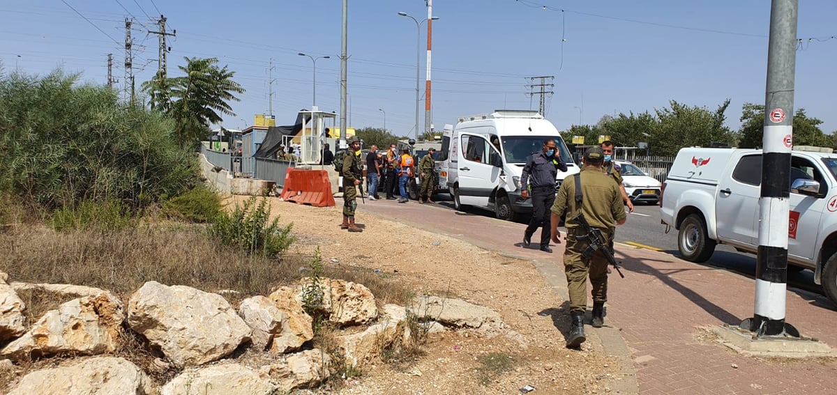 עם מסכה שחורה: ניסה לדקור חיילים, ונמלט