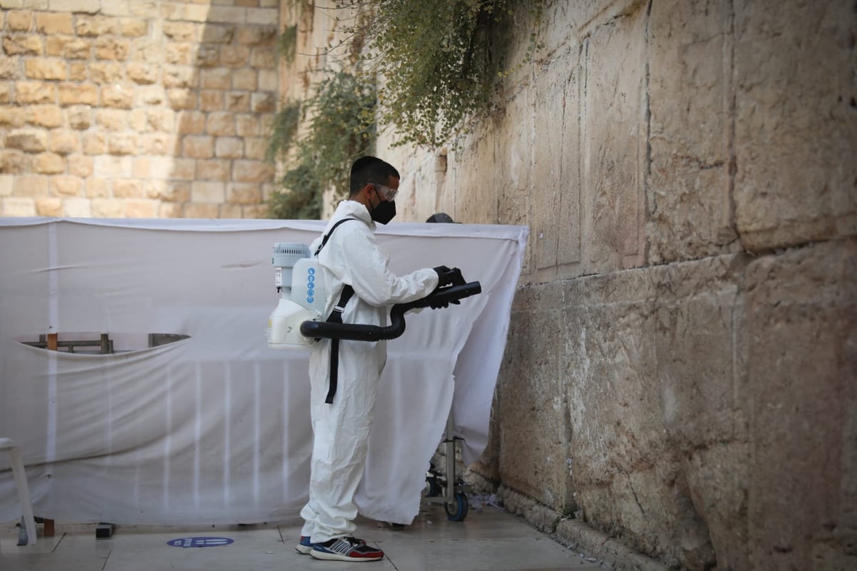 בצל ה'קורונה': הכותל המערבי עבר ניקוי וחיטוי • צפו