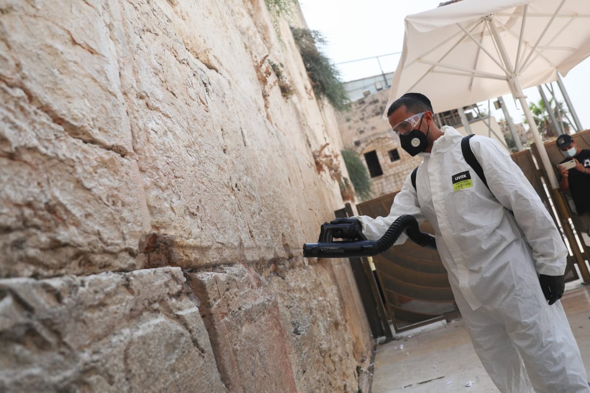 בצל ה'קורונה': הכותל המערבי עבר ניקוי וחיטוי • צפו