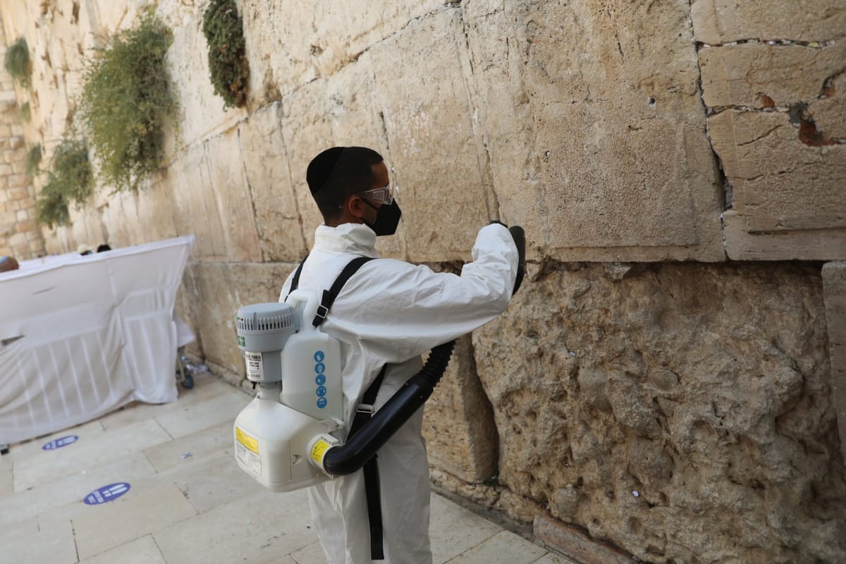 בצל ה'קורונה': הכותל המערבי עבר ניקוי וחיטוי • צפו