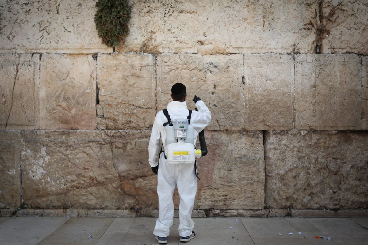 בצל ה'קורונה': הכותל המערבי עבר ניקוי וחיטוי • צפו