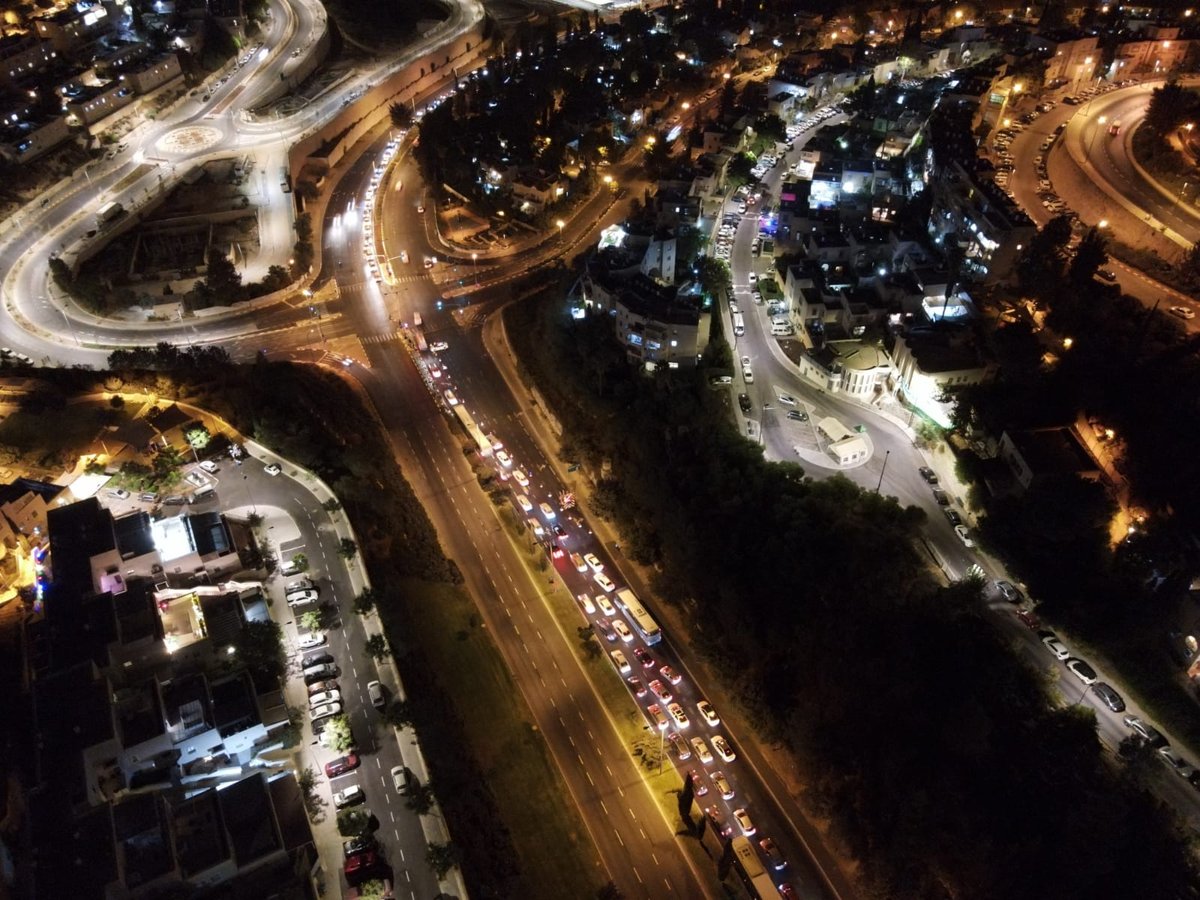 תוצאות הסגר: פקק ענק בכניסה לשכונת רמות