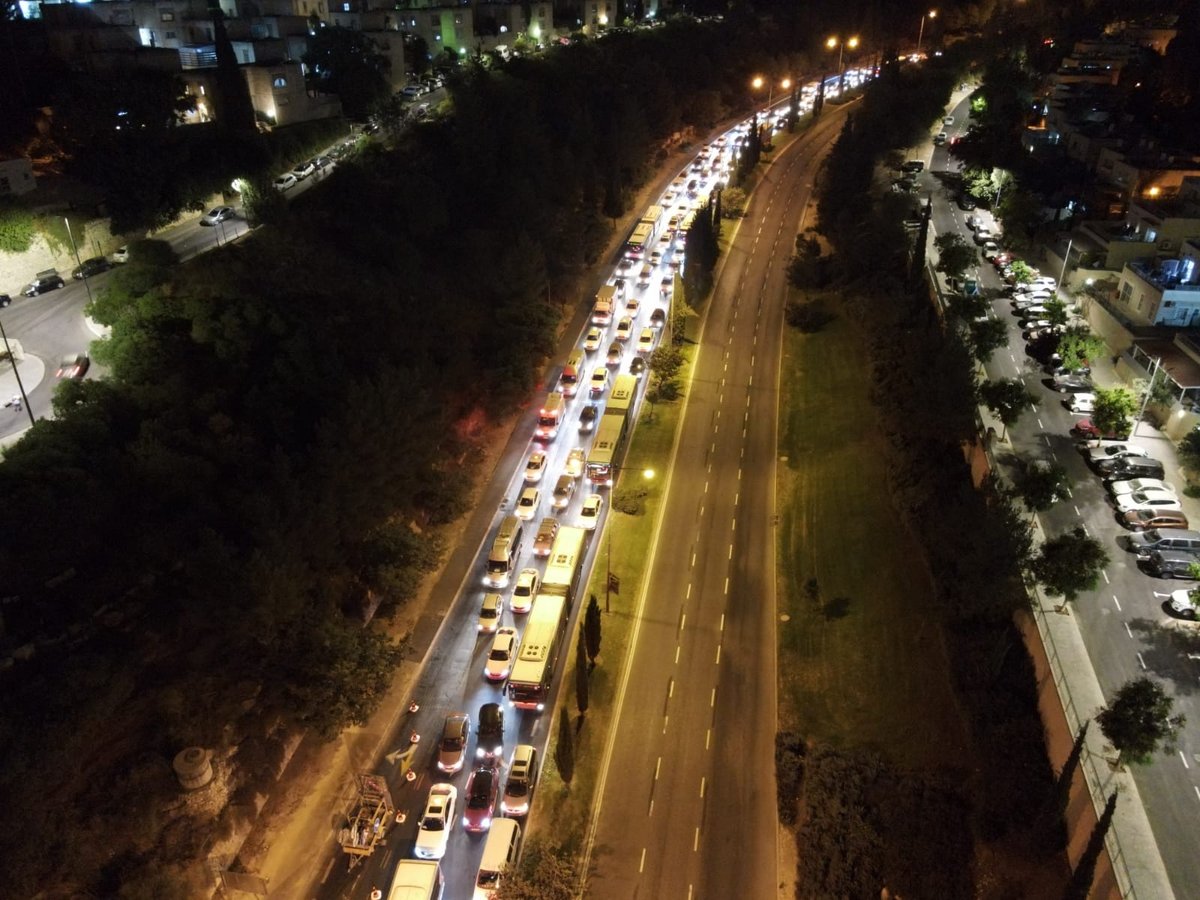 תוצאות הסגר: פקק ענק בכניסה לשכונת רמות