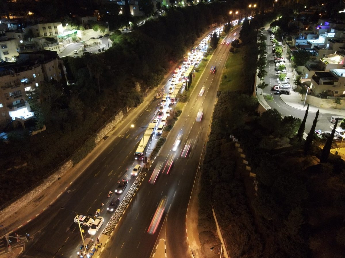 תוצאות הסגר: פקק ענק בכניסה לשכונת רמות