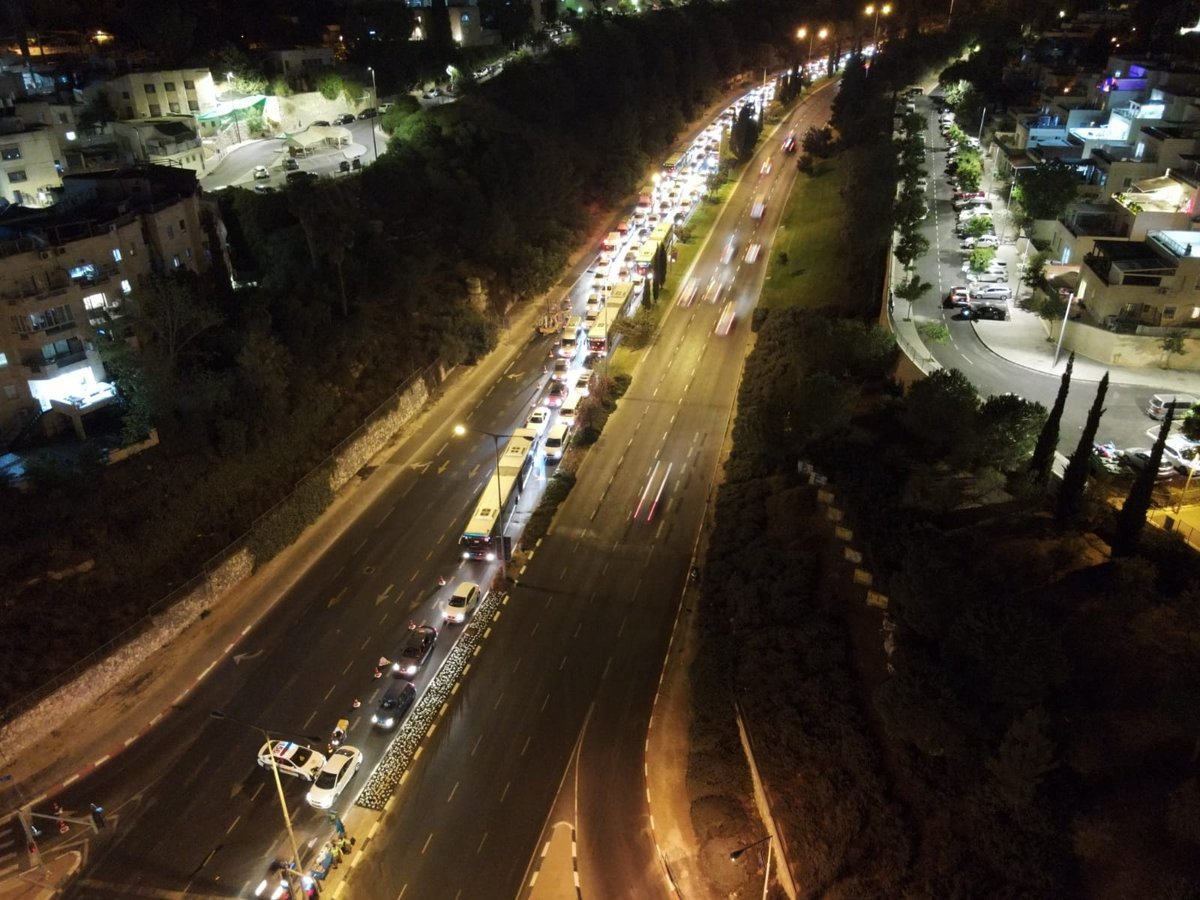 תוצאות הסגר: פקק ענק בכניסה לשכונת רמות