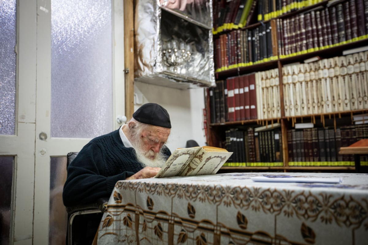 על הגשר: מתברכים ממרן הגר"ח קנייבסקי