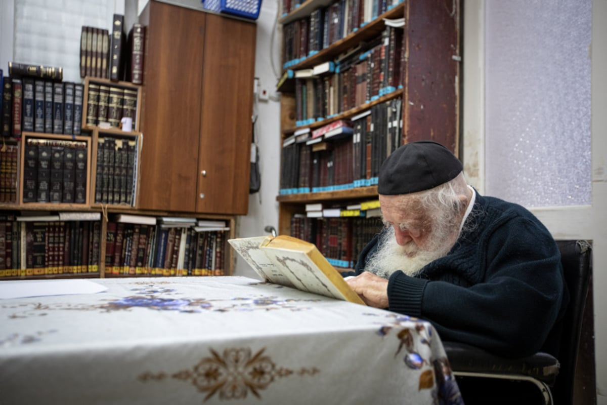 על הגשר: מתברכים ממרן הגר"ח קנייבסקי