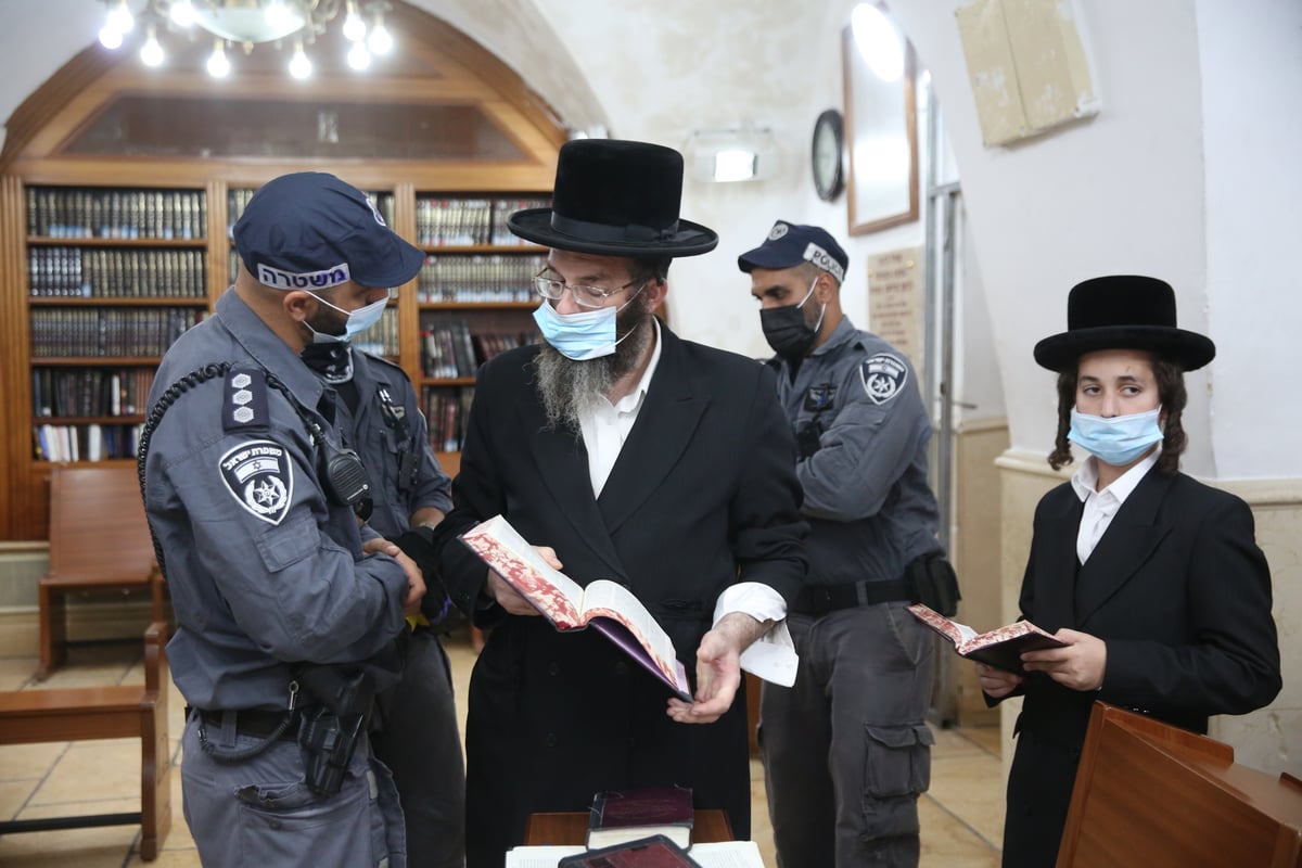 אכיפת הסגר: כך מתפללים פונו מציון הרשב"י