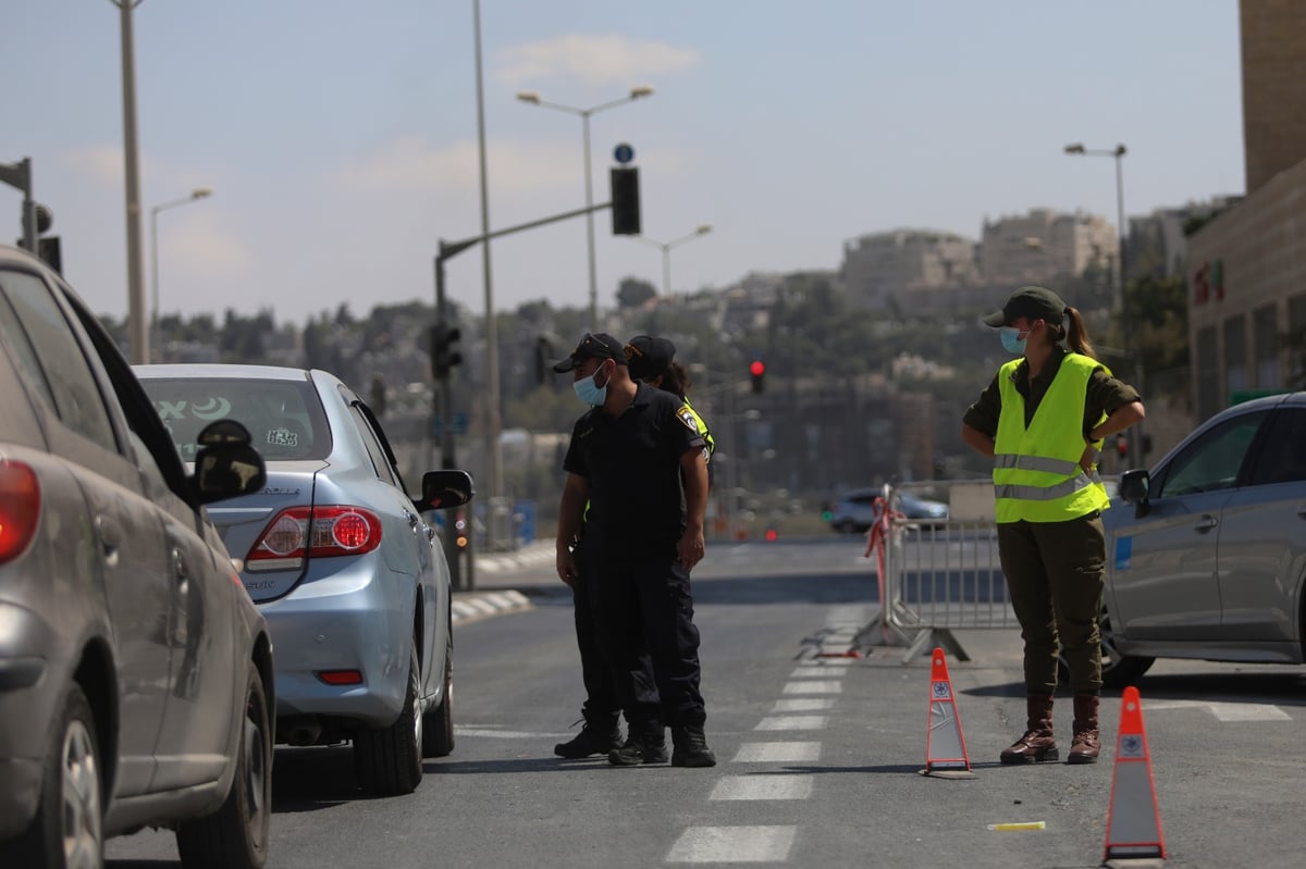 אווירת הסגר בירושלים: מחסומים וקפסולות