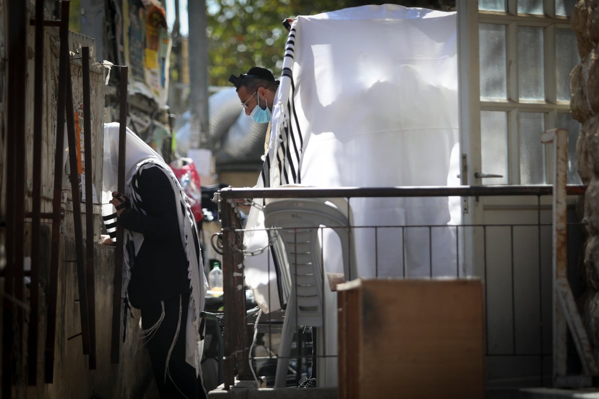 אווירת הסגר בירושלים: מחסומים וקפסולות