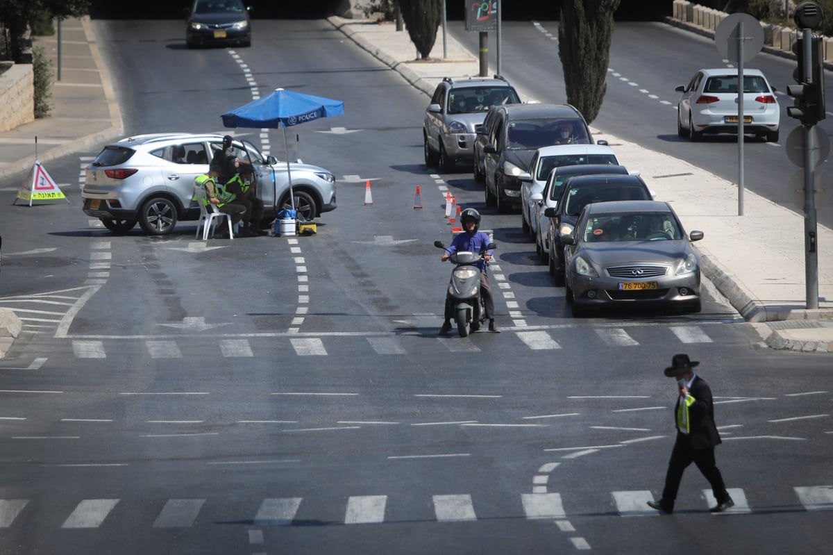 אווירת הסגר בירושלים: מחסומים וקפסולות