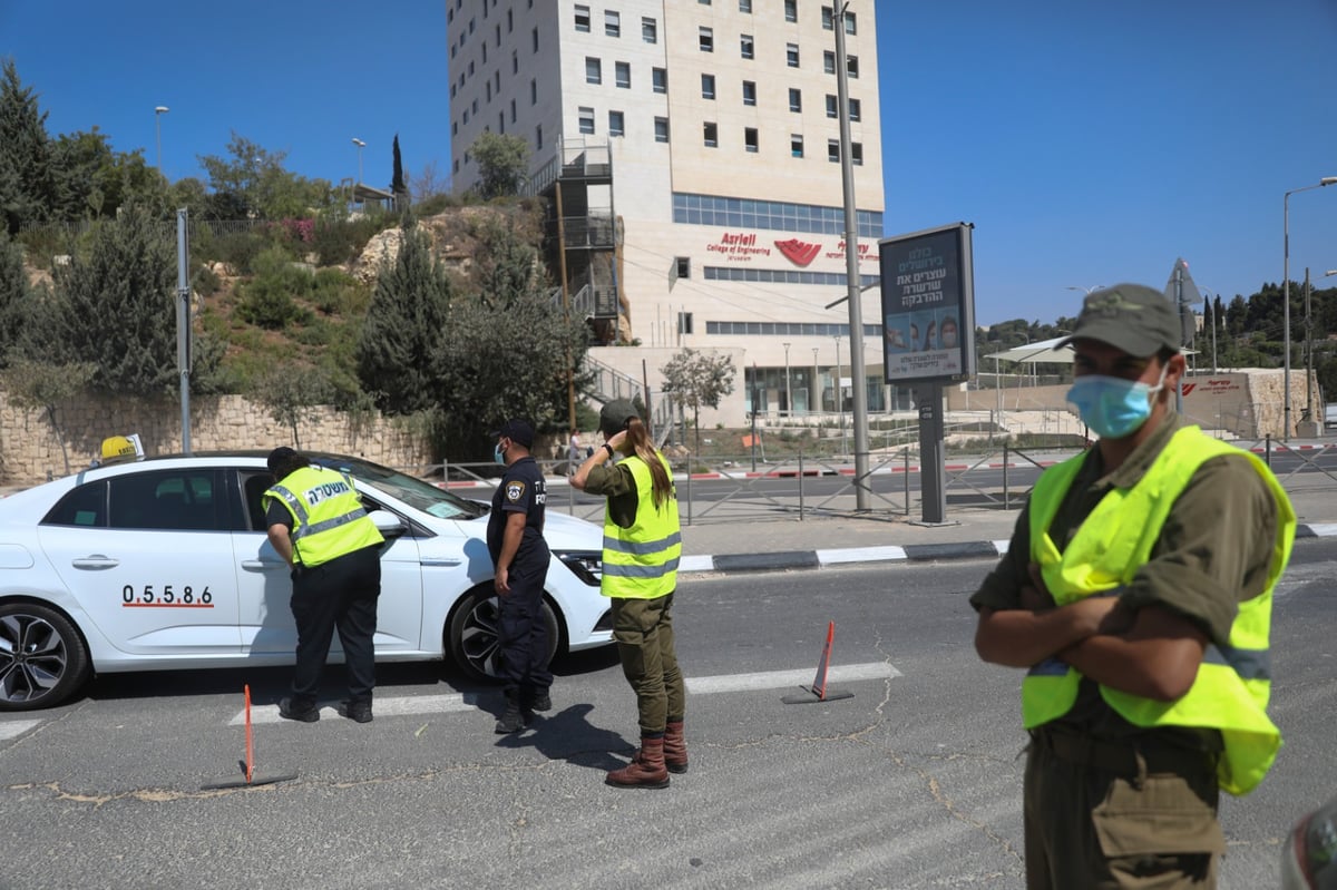 אווירת הסגר בירושלים: מחסומים וקפסולות