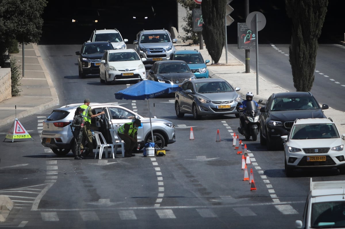 אווירת הסגר בירושלים: מחסומים וקפסולות