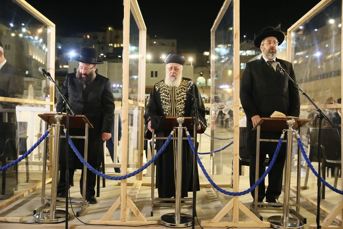 במקום רבבות - רק מאות; הסליחות האחרונות בכותל • צפו