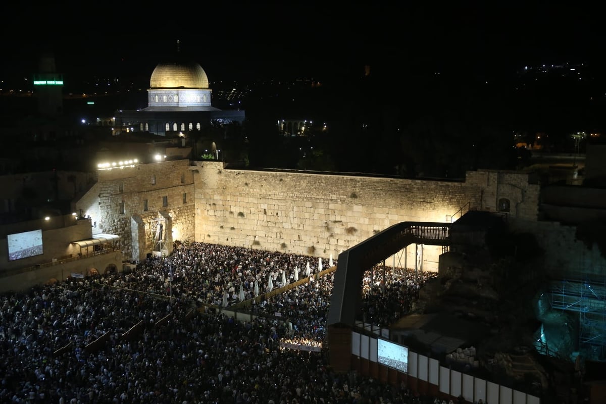 במקום רבבות - רק מאות; הסליחות האחרונות בכותל • צפו