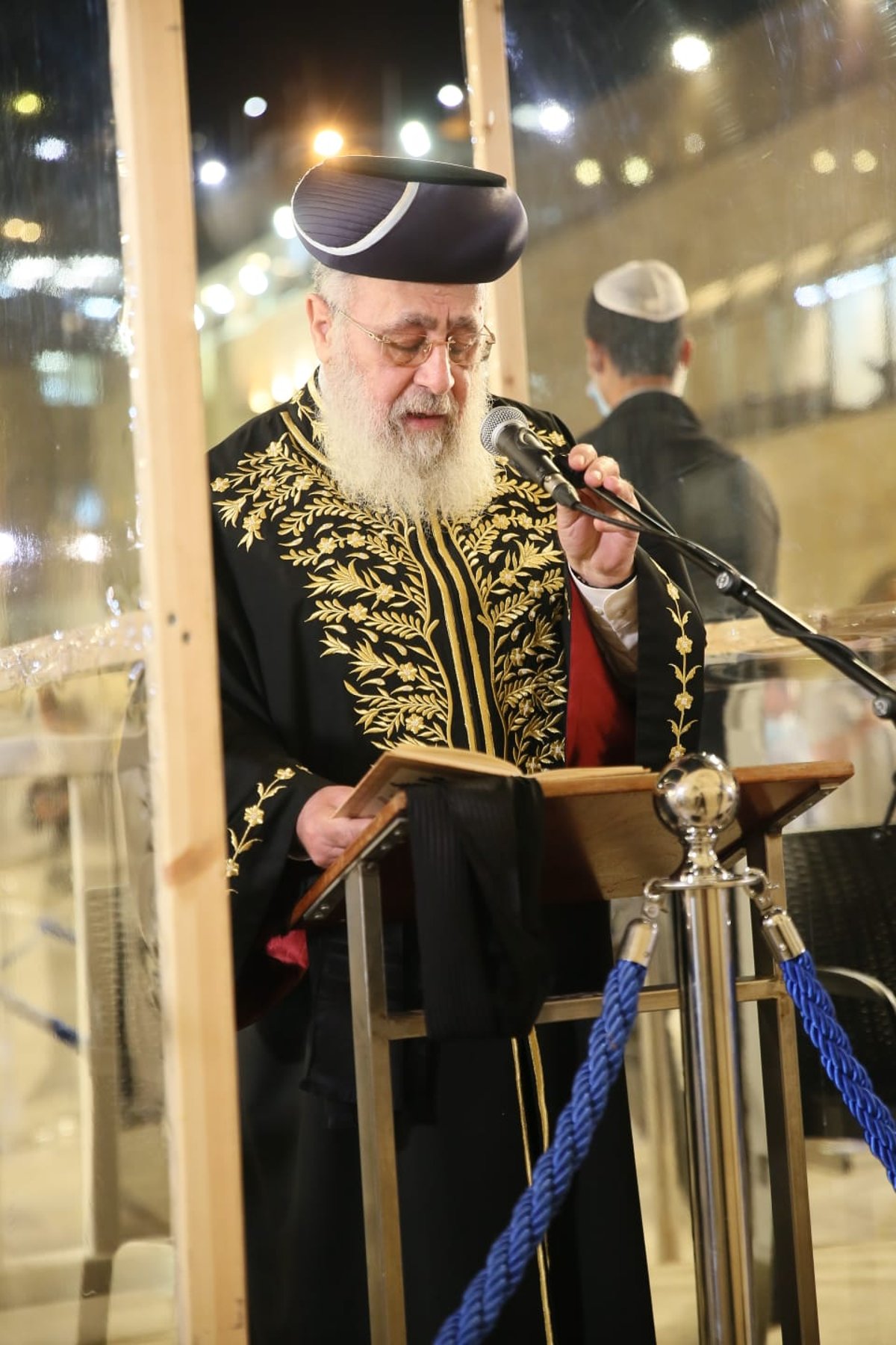 במקום רבבות - רק מאות; הסליחות האחרונות בכותל • צפו