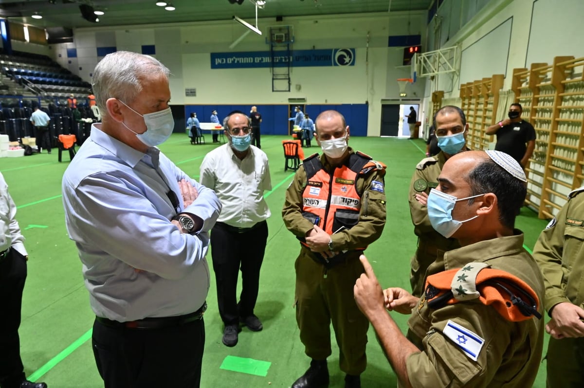 גנץ בבני ברק: "כשמסתירים מידע מישהו נפגע"