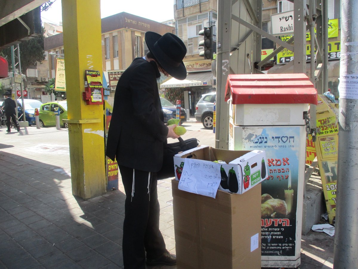 כך תושבי בני ברק נערכים לחג הסוכות - בצל הסגר