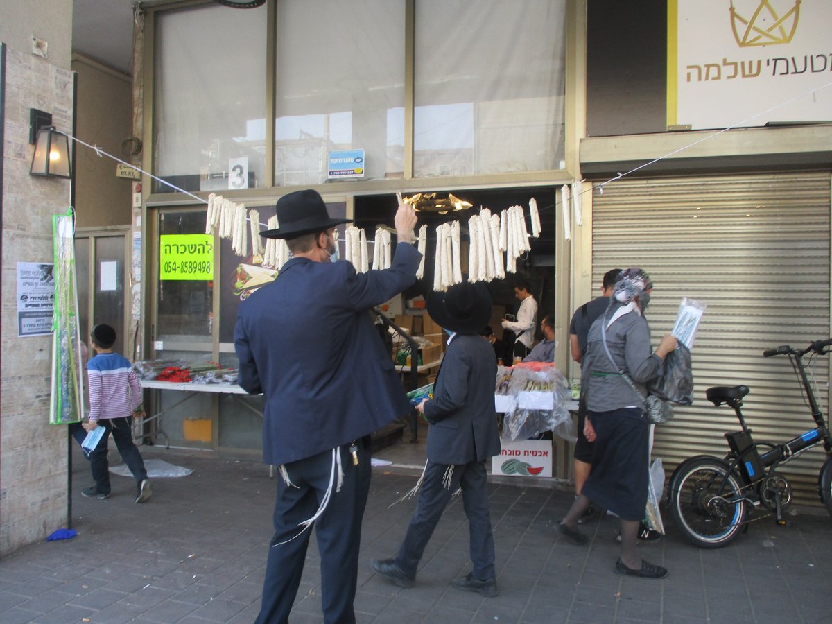 כך תושבי בני ברק נערכים לחג הסוכות - בצל הסגר