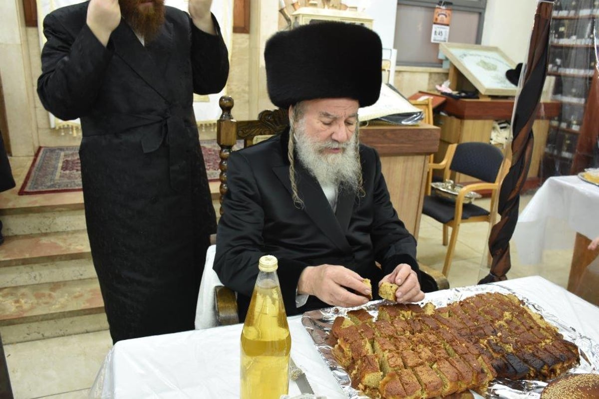 במוצאי יום כיפור: קידוש לבנה ו'טיש יארצייט' באשלג