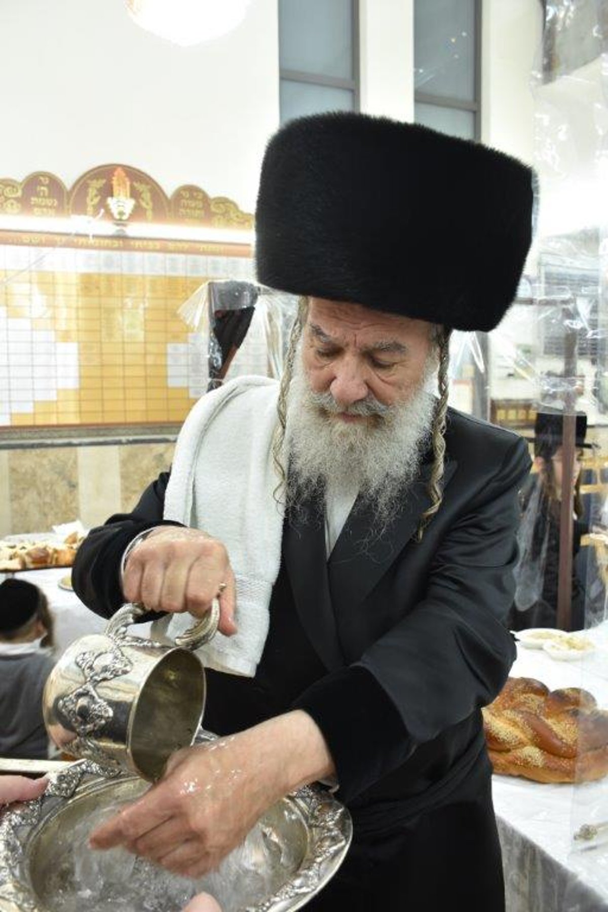 במוצאי יום כיפור: קידוש לבנה ו'טיש יארצייט' באשלג