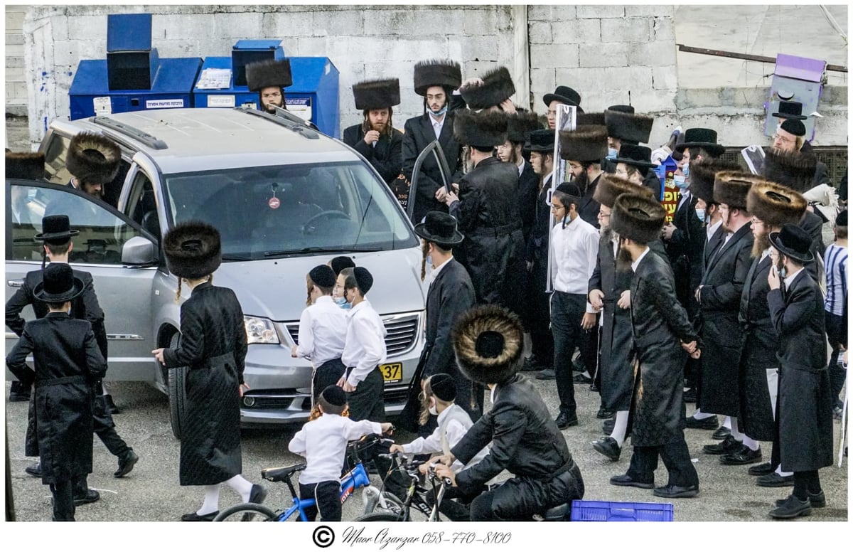 אחרי הלוויית אביו: האדמו"ר מפיטסבורג הלך להתפלל