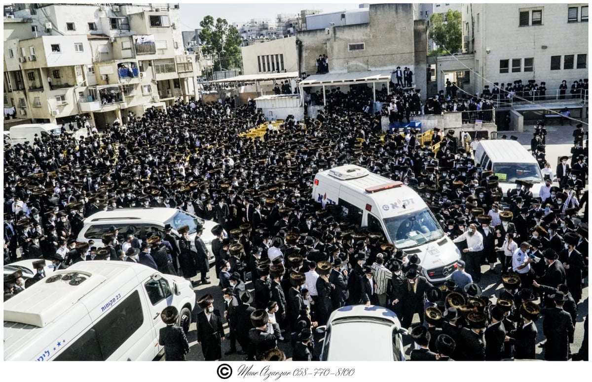 תיעוד: הרבנית האלמנה, בהלוויית האדמו"ר