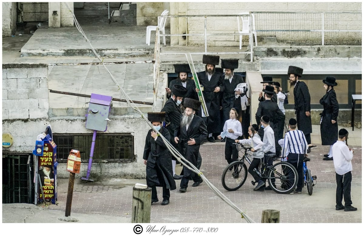 אחרי הלוויית אביו: האדמו"ר מפיטסבורג הלך להתפלל