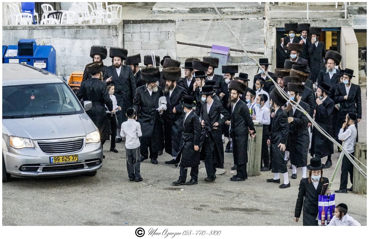 אחרי הלוויית אביו: האדמו"ר מפיטסבורג הלך להתפלל