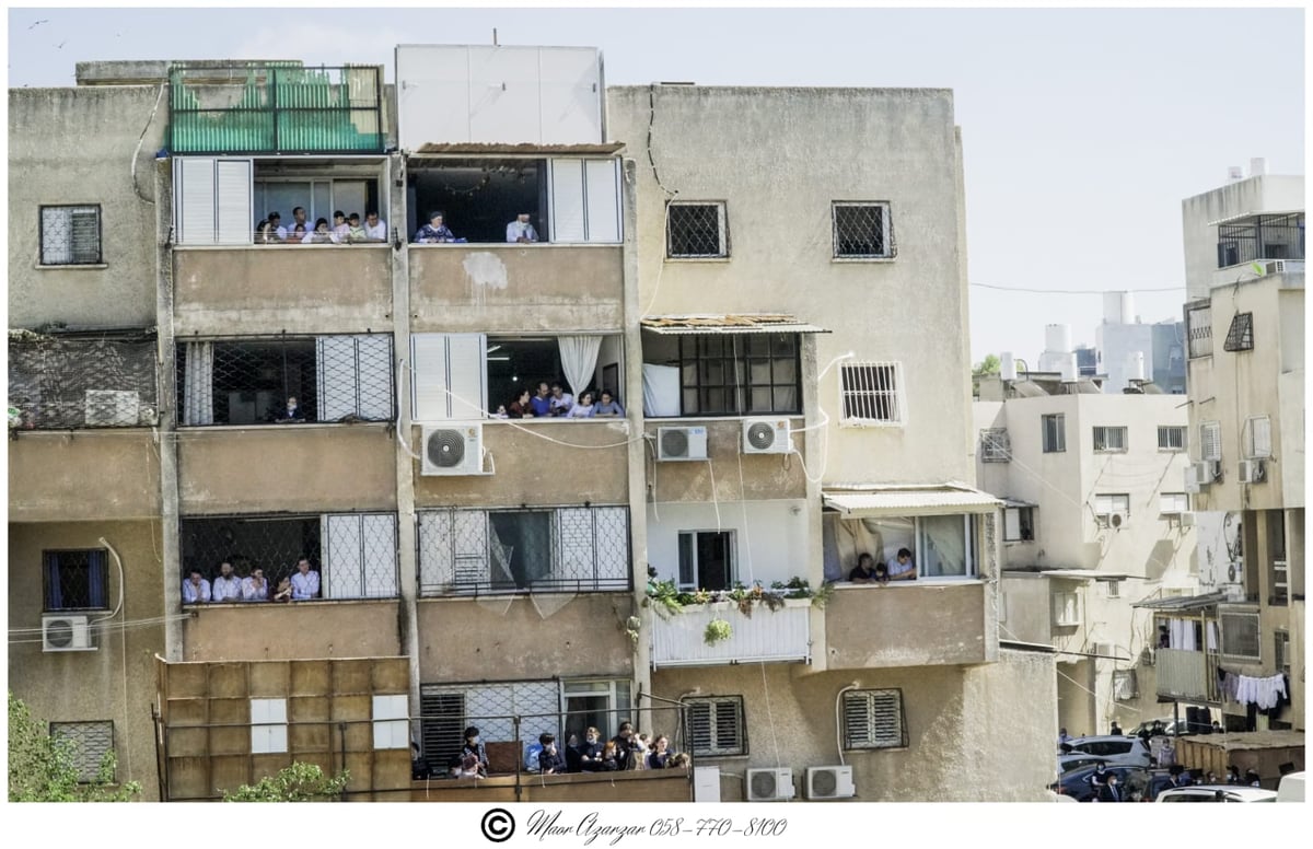 תיעוד: הרבנית האלמנה, בהלוויית האדמו"ר