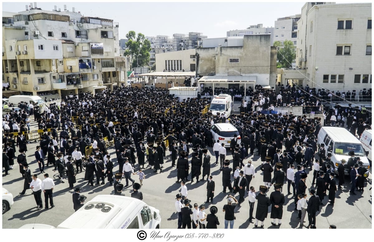 תיעוד: הרבנית האלמנה, בהלוויית האדמו"ר