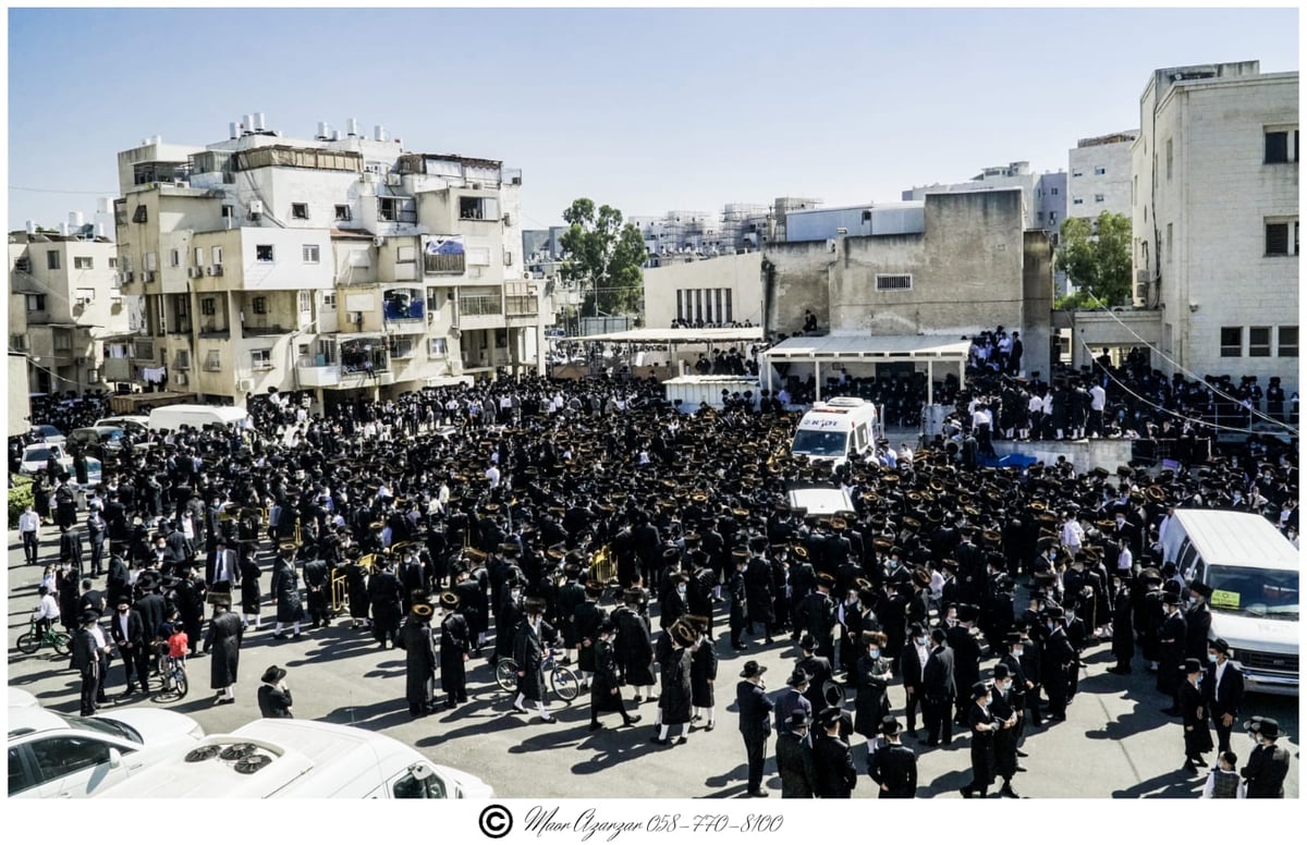 תיעוד: הרבנית האלמנה, בהלוויית האדמו"ר