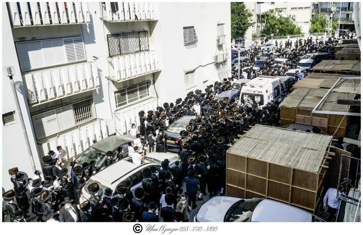 תיעוד: הרבנית האלמנה, בהלוויית האדמו"ר