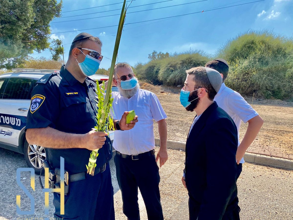 בדרך להפגנה: 'הדגלים השחורים' נטלו לולב