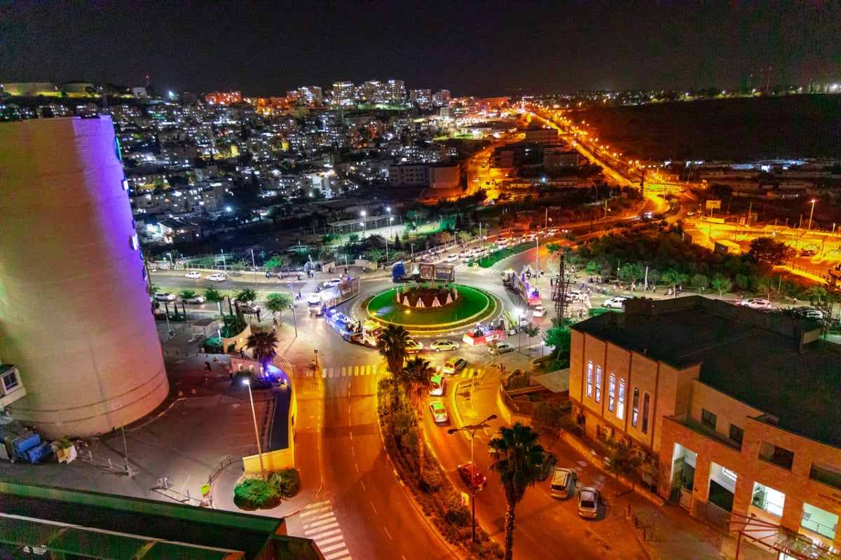 הריקוד המשותף של משאיות השמחה • צפו