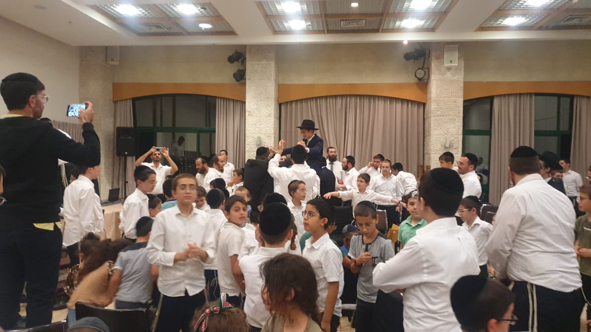 מרגש: סיום מסכת ו'קומזיץ' במלונית • תיעוד