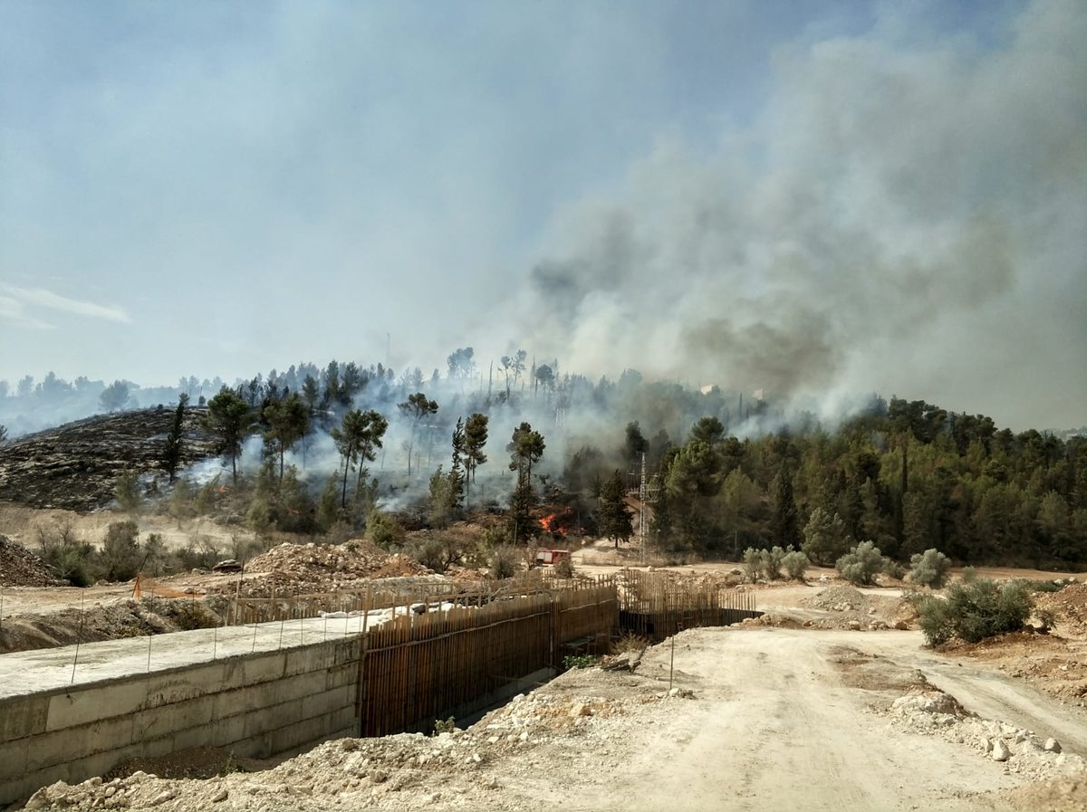 שריפת ענק משתוללת סמוך למודיעין עילית