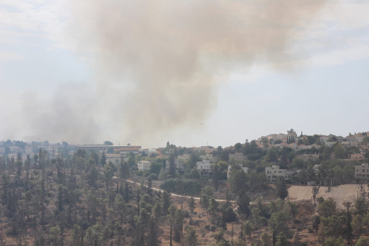 שריפת ענק משתוללת סמוך למודיעין עילית