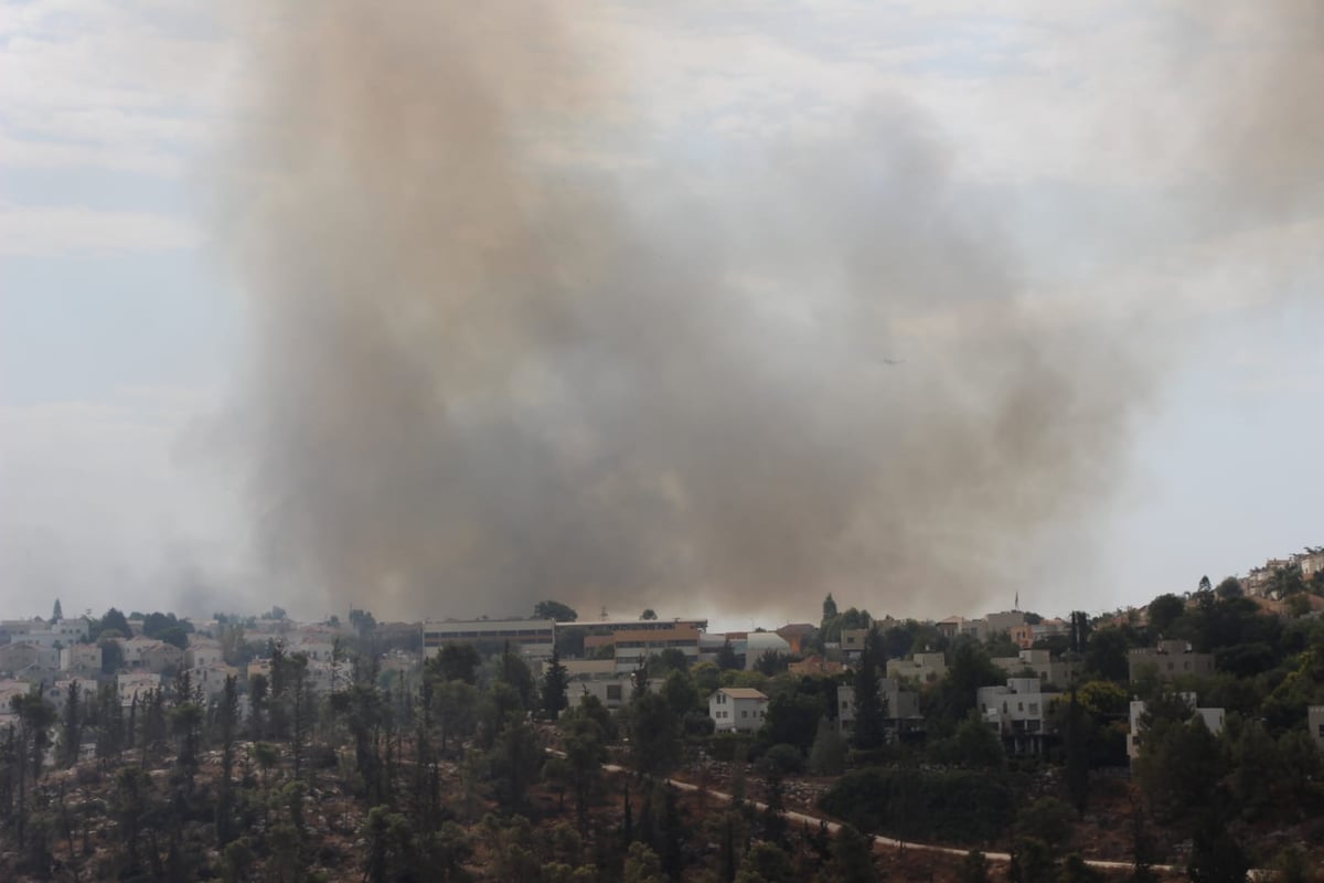 שריפת ענק משתוללת סמוך למודיעין עילית