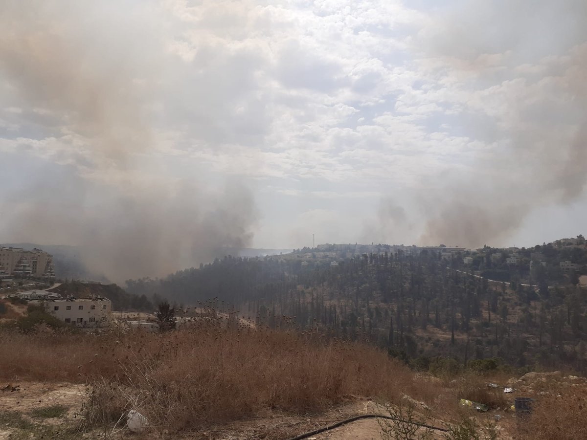 שריפת ענק משתוללת סמוך למודיעין עילית