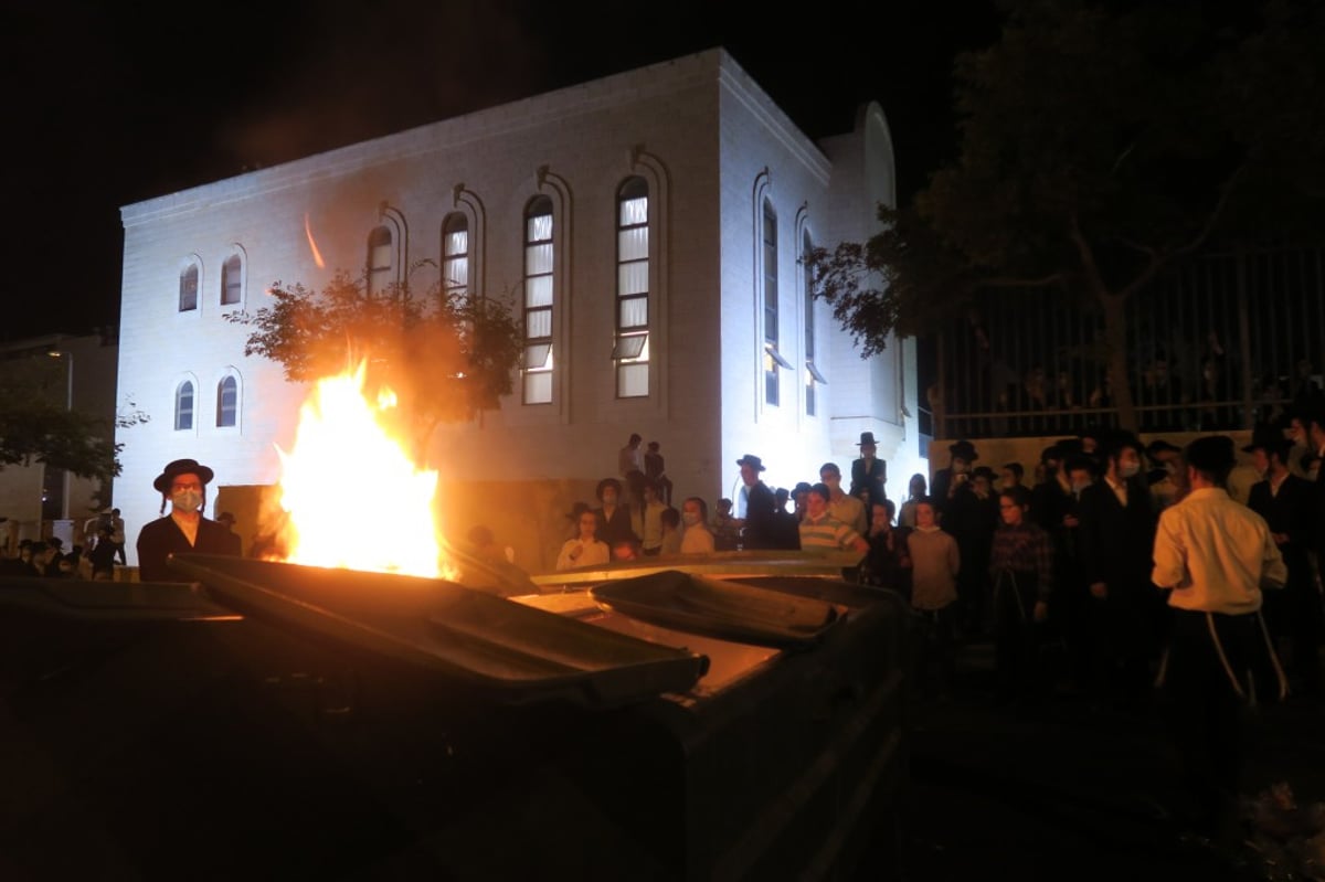 מאות הפגינו בביתר עילית נגד סגירת ת"תים