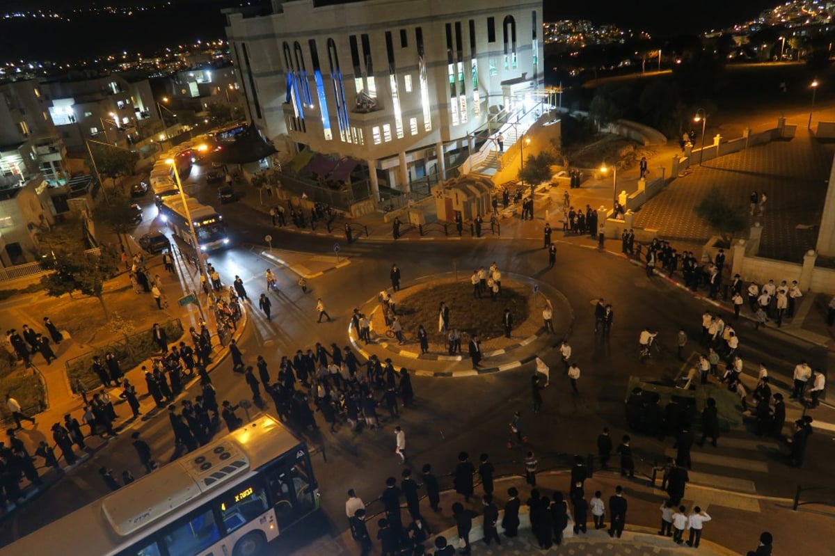 מאות הפגינו בביתר עילית נגד סגירת ת"תים