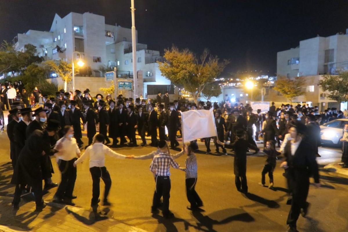 מאות הפגינו בביתר עילית נגד סגירת ת"תים