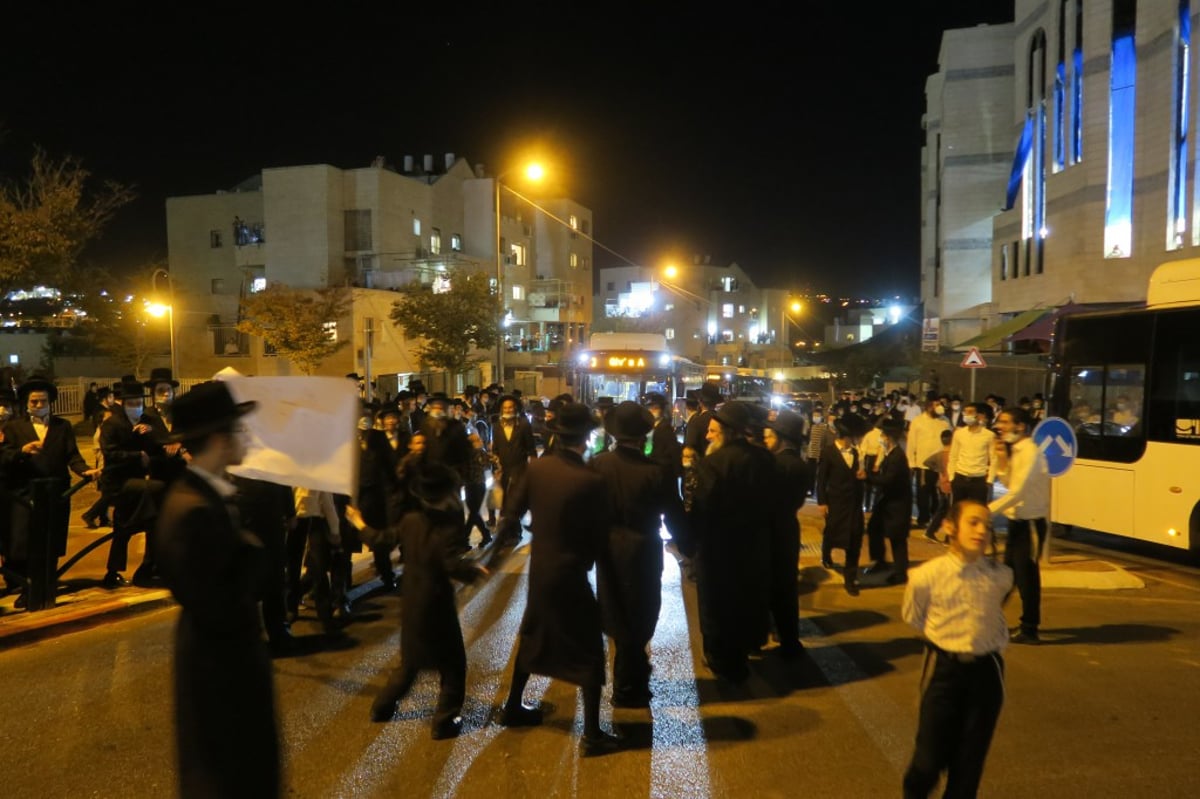 מאות הפגינו בביתר עילית נגד סגירת ת"תים