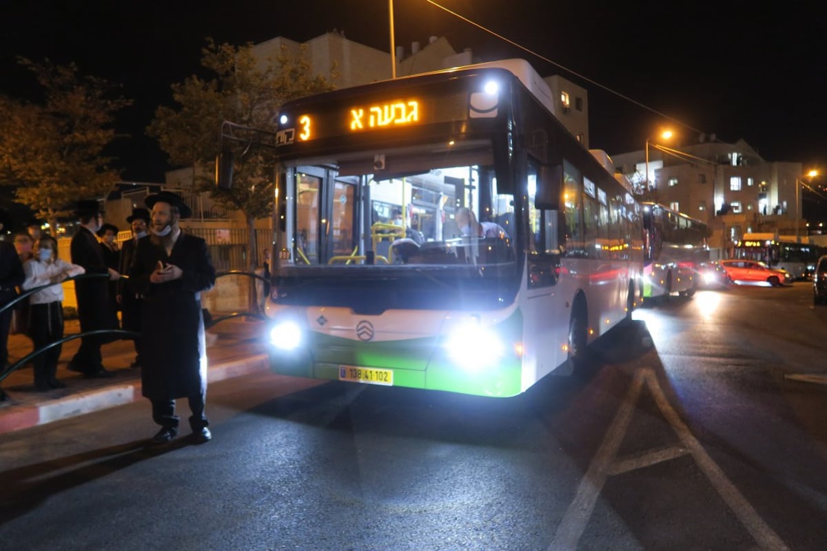 מאות הפגינו בביתר עילית נגד סגירת ת"תים