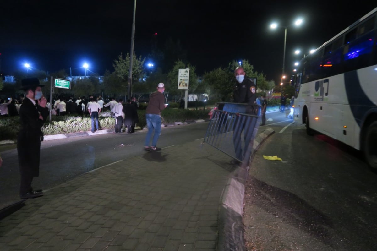 מאות הפגינו בביתר עילית נגד סגירת ת"תים