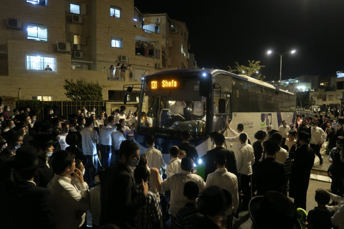 מאות הפגינו בביתר עילית נגד סגירת ת"תים