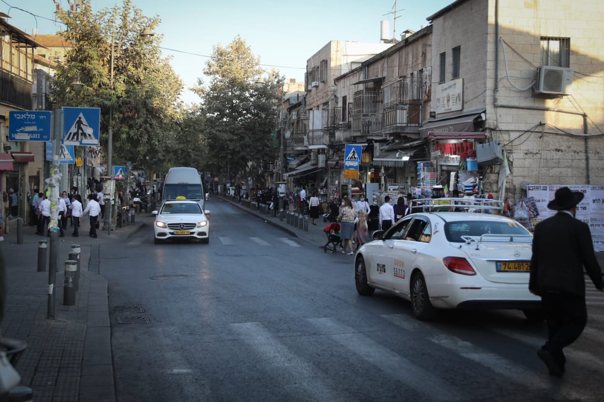 הרחוב שומם ברובו