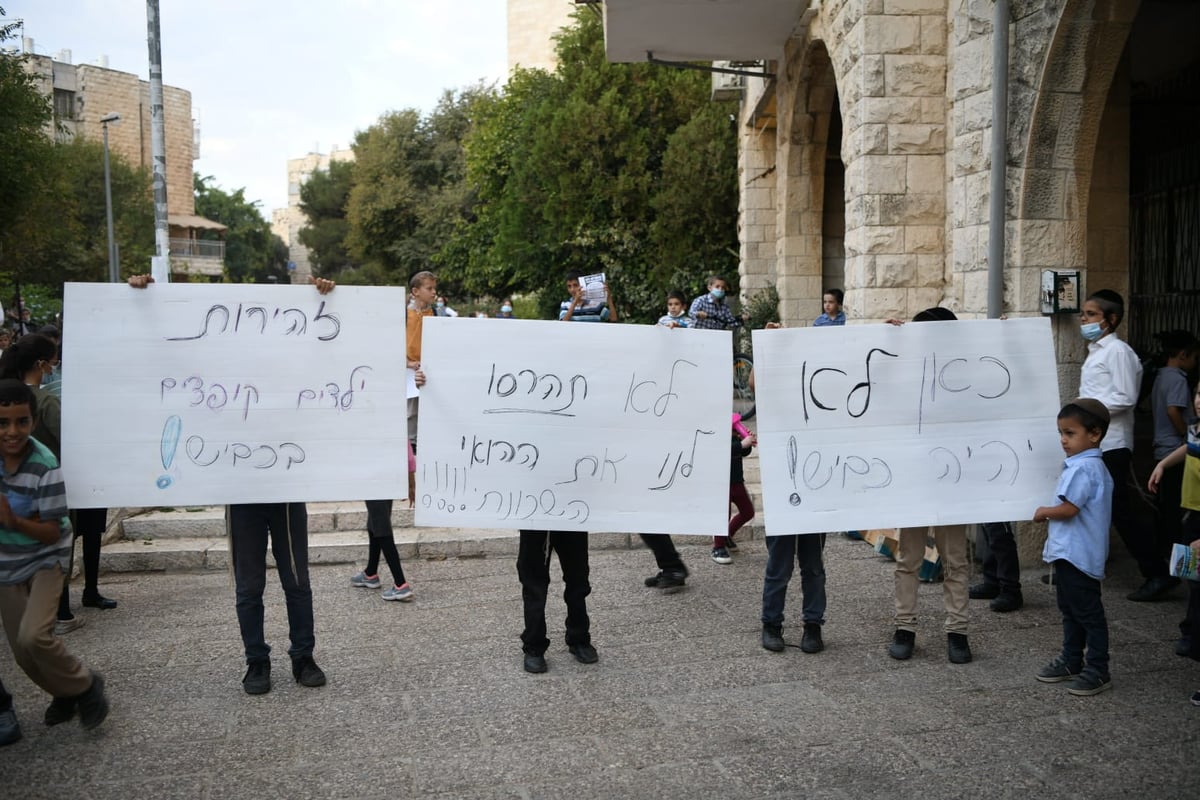 מחאה במעלות דפנה: "מסכנים את חיינו"