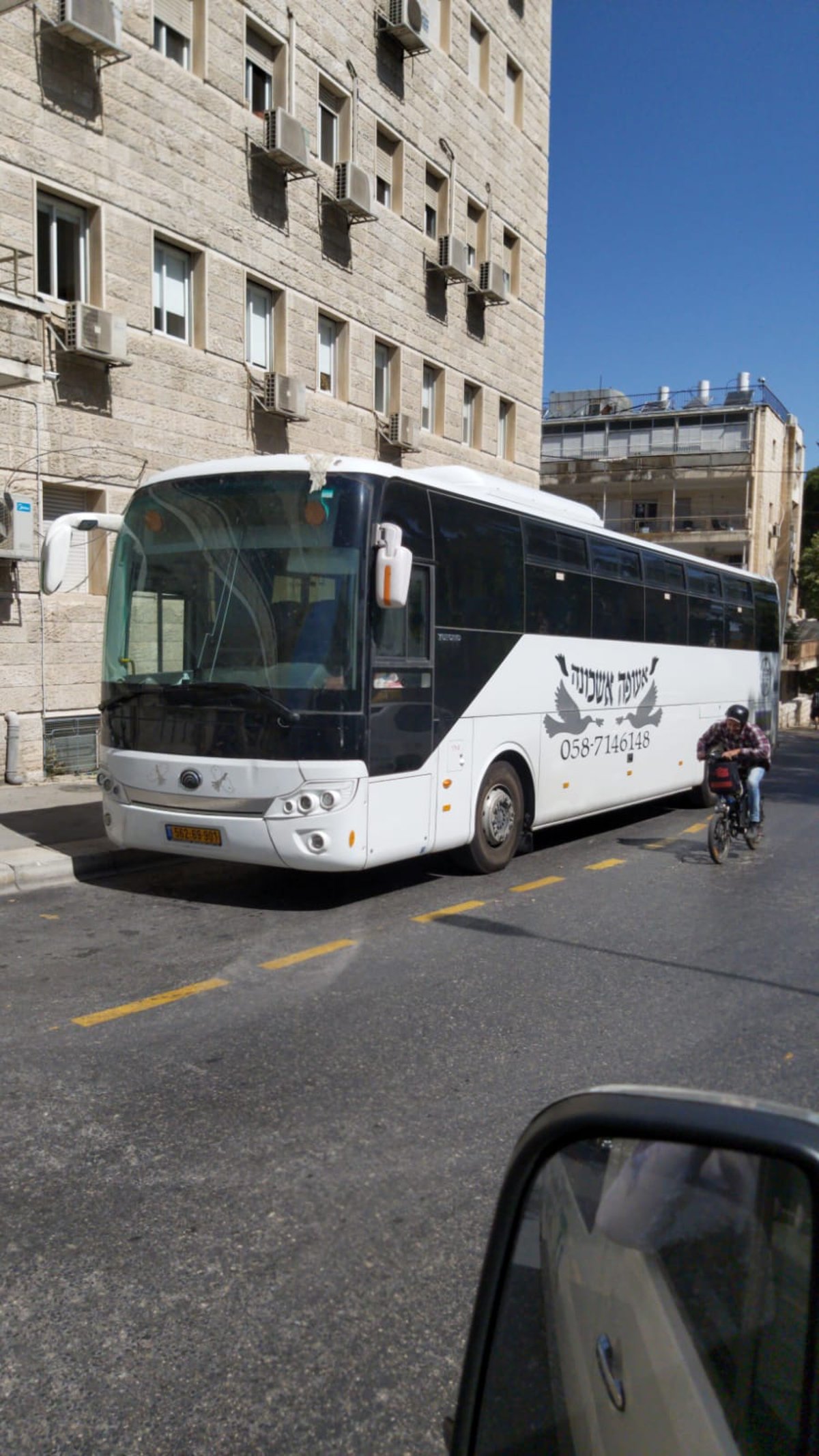 "הילדות פרצו בבכי": ספגו מטר אבנים. תיעוד